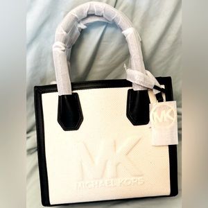 BRAND NEW W/TAGS Michael Kors Mercer MD Messenger bag Black & White color.